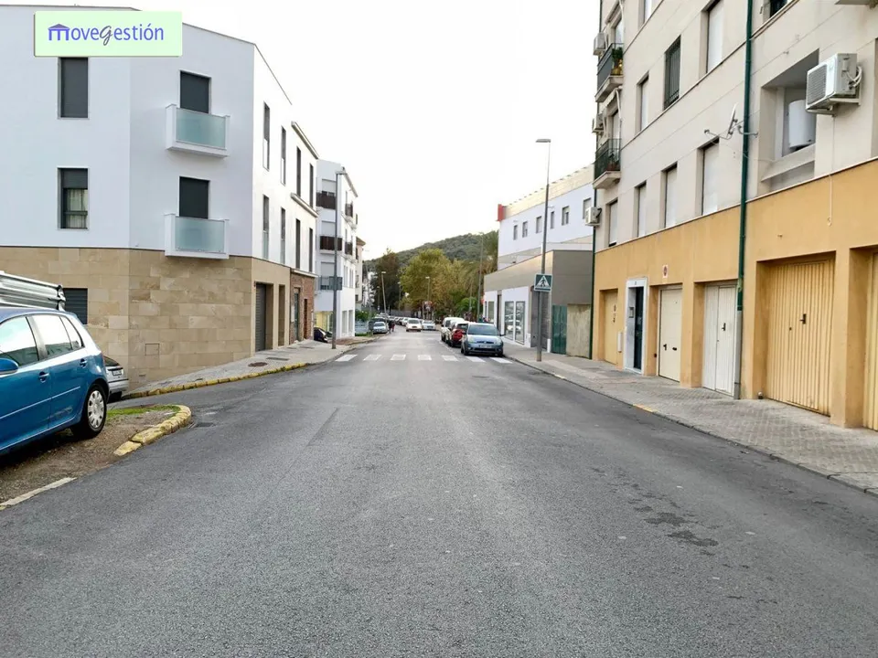 SOLARES EN ZONA CENTRO - UBRIQUE