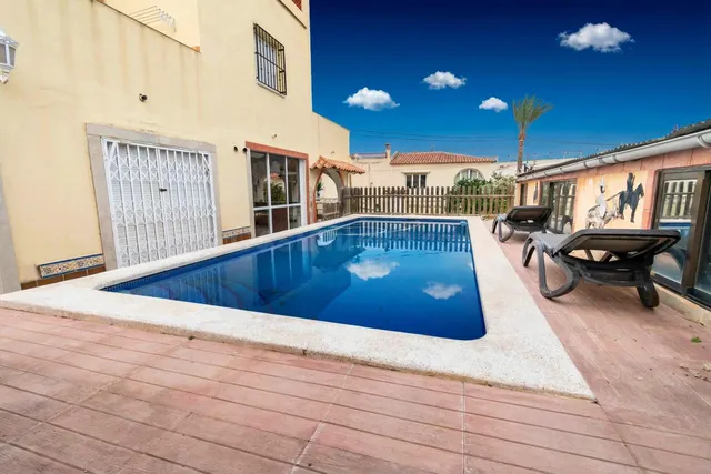 Planta baja de céntrico chalet en el Albir, con cuatro dormi - foto 3