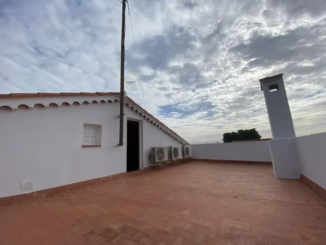 CASA LUMINOSA CON PARCELA A UN PASO DEL CENTRO — 28