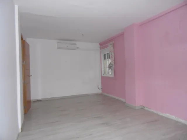 Piso reformado con terraza y ascensor — 24