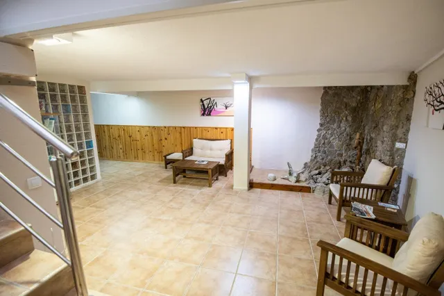 Local en esquina con licencia de docencia y clínica en funcionamiento junto a la Plaza de Toros — 25
