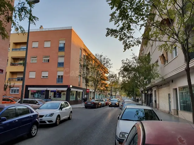 Cochera en venta junto al Vial, zona Santa Rosa - foto 2