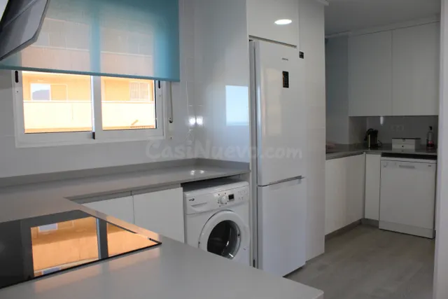 Apartamento seminuevo con vistas al mar y con piscina - foto 4