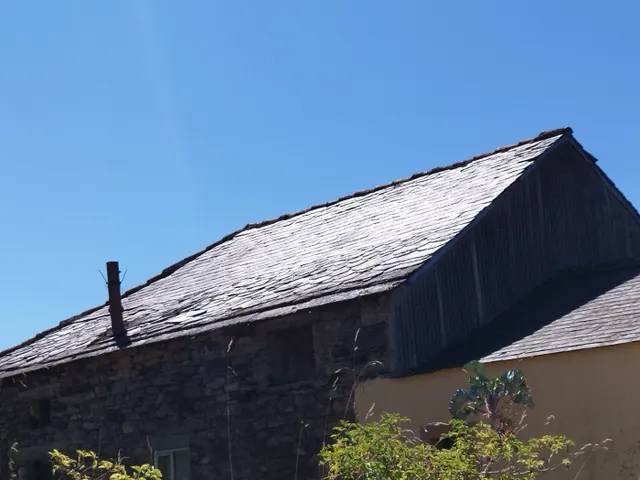 SE VENDE CASA DE PIEDRA PARA REFORMAR EN PEDRAFITA DO CEBREIRO — 4