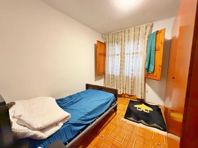 Piso de 4 habitaciones con ascensor en la calle Sant Blai, cerca de la universidad — 33