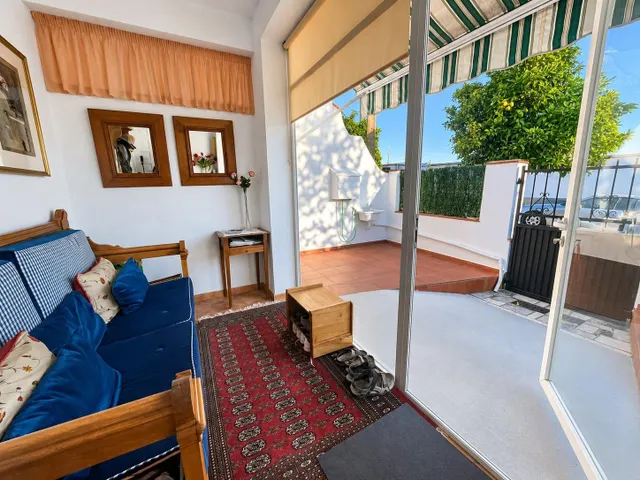 Casa de una sola planta con patio y azotea en Calle San Miguel – Alcalá de los Gazules — 46