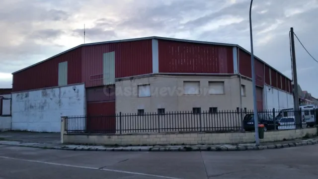 NAVE ÚNICA. Polígono Industrial Aguilar. Impresionante nave  - foto 2