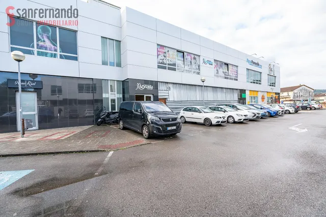 Local comercial en Centro de Negocios con 10 metros de escaparate — 3