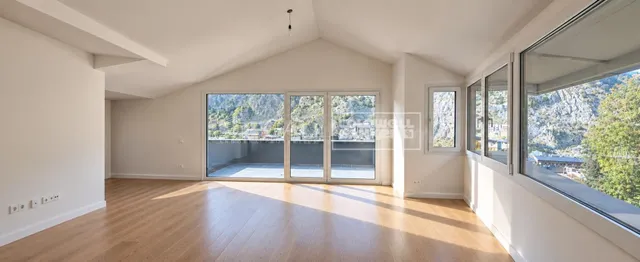 Atico-duplex de nueva contrucción a estrenar en canillo con 2 plazas de parking y 2 trasteros — 2