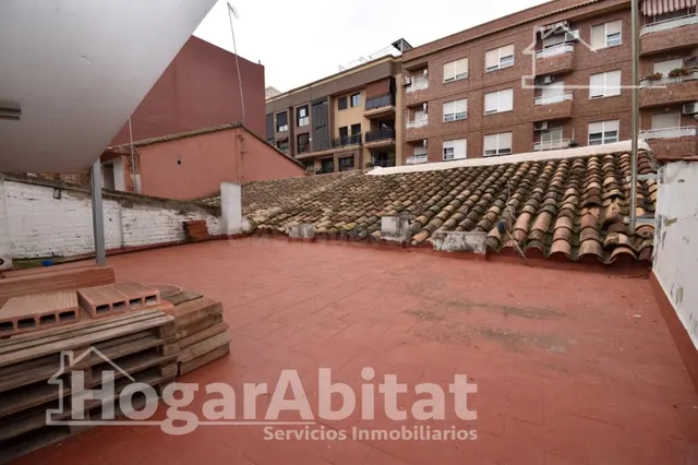 PARA REFORMAR EN EL CENTRO DE TORRENT CON PATIO Y TERRAZA - foto 2