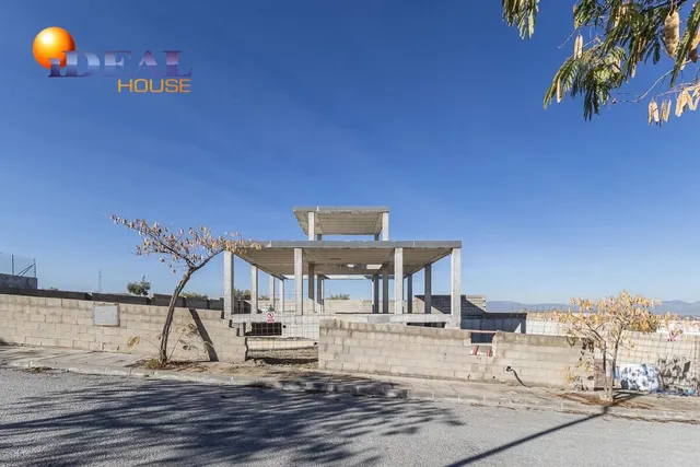 Parcela exclusiva con estructura de Chalet independiente y piscina en Urb. El Montecillo, Las Gabias — 3