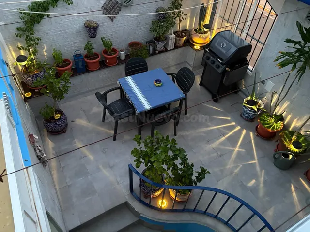 Preciosa vivienda adosada de esquina de cuatro dormitorios a