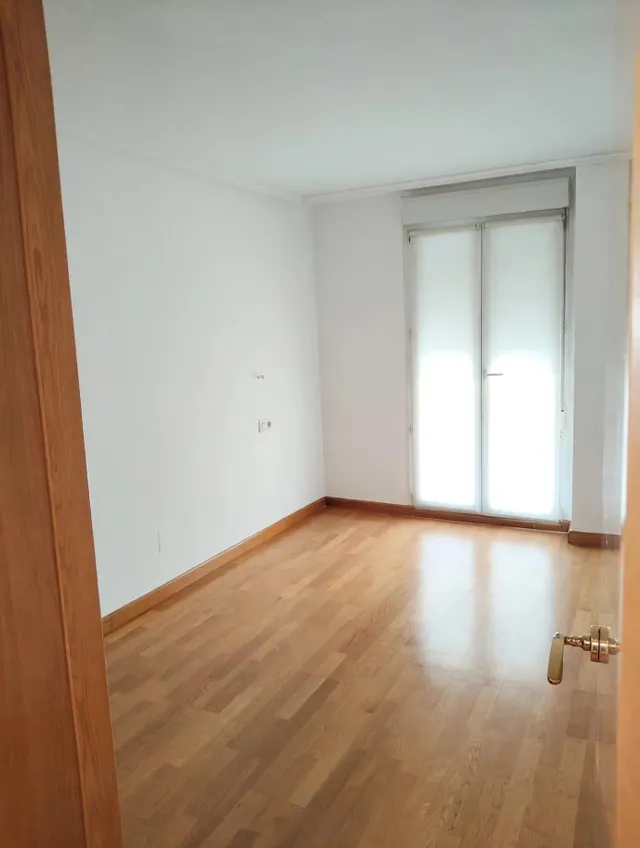 Se vende dúplex con terraza de 32 m2, cocina con despensa, salón con acceso a terraza, 3 hab., 2 baños, aseo, ascensor, trastero y plaza de garaje. — 13