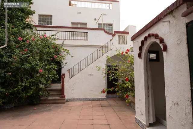 Casa Centrica del 1900, de Planta Baja, y dos pisos alto de  - foto 5