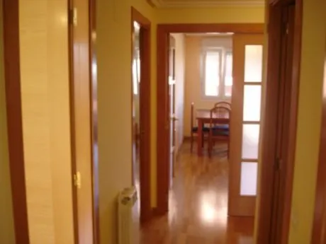 SE VENDE AMPLIO APARTAMENTO EN EL CENTRO DE VALENCIA DE DON JUAN, DE DOS habitaciones. — 14