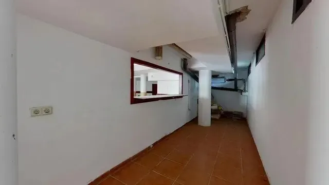 LOCAL EN VENTA EN EL PRAT DE LLOBREGAT (Barcelona). — 22