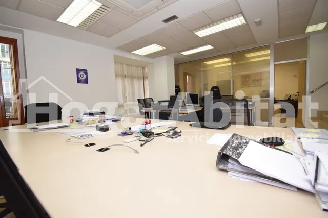 Despacho con varias oficinas en el centro — 12