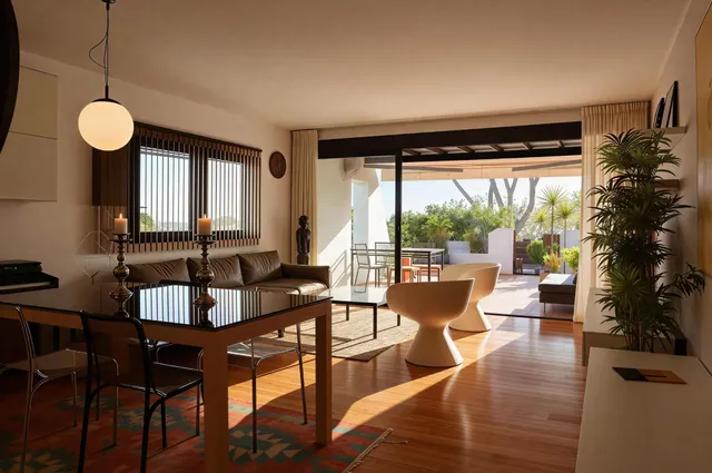 Una casa que se siente, antes que se describe, en Playa Bastián, con vistas al mar — 2