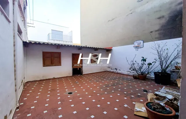 Amplio local con terraza en zona centro. / HH Asesores, Inmobiliaria en Burjassot / — 11