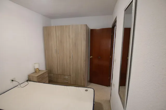 Traumatología (zona). Piso amueblado. 4 dormitorios .2 baños. Estudiantes. Calefacción central — 7
