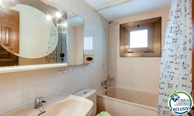 Apartamento con terraza, piscina, parking y licencia turística en Puig Rom – Roses — 18