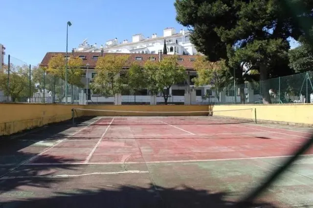 Amplio Piso en Benalmádena con Vistas y Excelentes Amenidades — 17