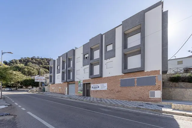 OBRA NUEVA EN LOJA — 24