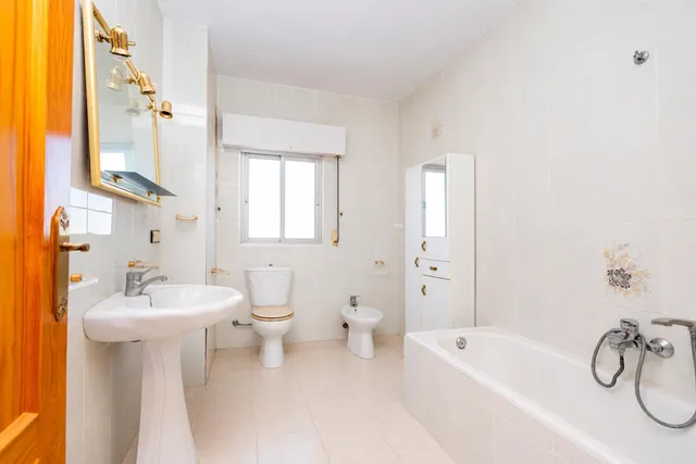 SE VENDE AMPLIO PISO EXTERIOR EN DÚRCAL GRANADA INCLUYE LOCAL — 18
