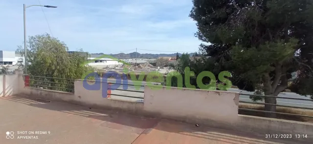 Casa con terreno y nave, LA ESCUCHA — 47