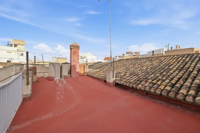 Casa de pueblo con gran potencial y amplios espacios — 19
