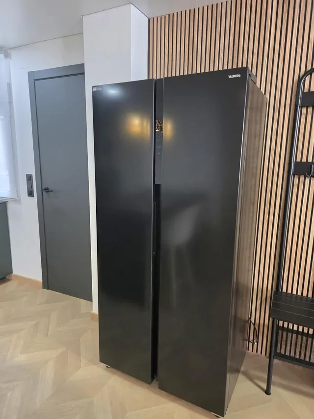Apartamento con terraza, Alicante, Torrevieja, Playa de los Locos. 3 habitaciones, 110 m2, 200 metros al mar — 2
