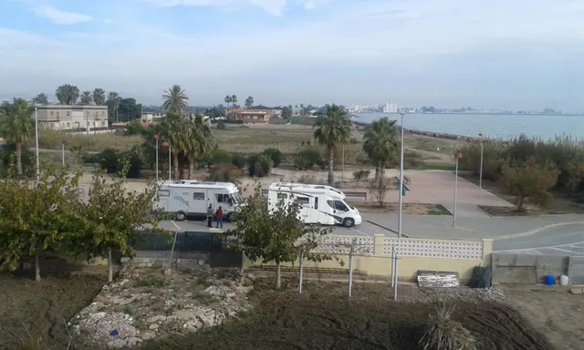 VENTA EN EXCLUSIVA PARCELA URBANA EN PRIMERA LINEA DE PLAYA - foto 3