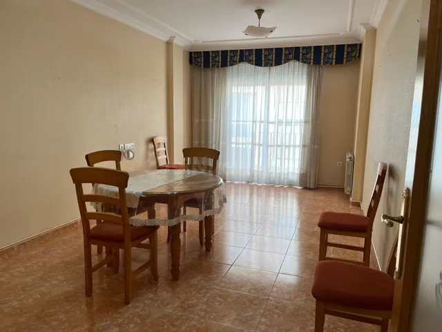 AMPLIO Y MODERNO PISO SEMINUEVO CON COCHERA Y TRASTERO / AMU - foto 5