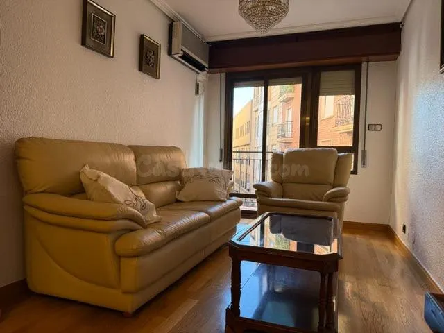 ALQUILER PISO 4 DORMITORIOS CON MUEBLES JUNTO PLAZA DE LAS F - foto 3