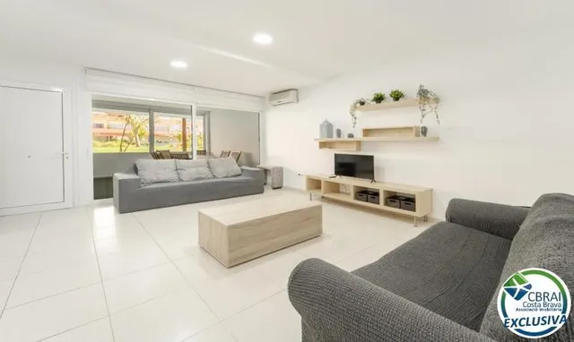 Moderno apartamento en planta baja en complejo residencial con zonas ajardinadas y piscina comunitaria — 6