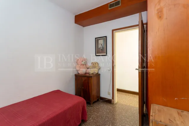 PISO CON MUCHAS POSIBILIDADES EN PLAZA CATALANA — 22