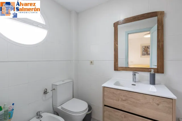 Casa independiente con piscina en La Zubia. — 22