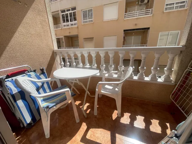 Apartamento con garaje y piscina en el centro de Torrevieja — 6