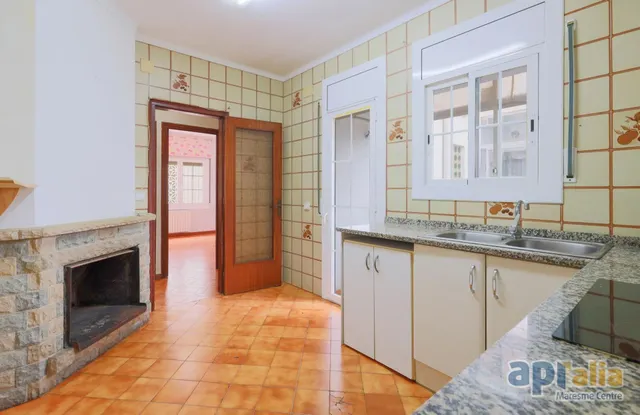 Gran piso en Breda: 4 dormitorios, muy luminoso y junto al centro — 11