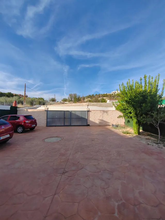SE VENDE CHALET EN ZONA ANTIGUA CARRETERA DE GRANADA — 30
