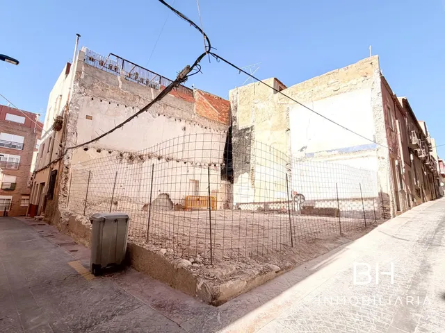 OPORTUNIDAD!!! SOLAR URBANO ESQUINA PARA CONSTRUIR CASA DE 3