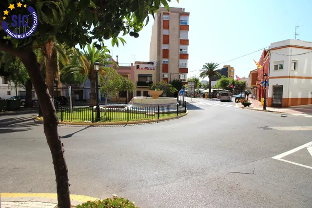 Amplio local comercial céntrico — 19