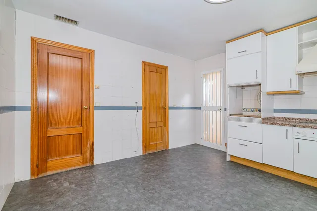 Chalet independiente en esquina en una zona muy buena de Huétor Vega — 17
