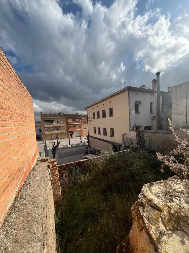 Parcela para edificar en pleno centro con 190 m2 por 45.000 Eur — 4
