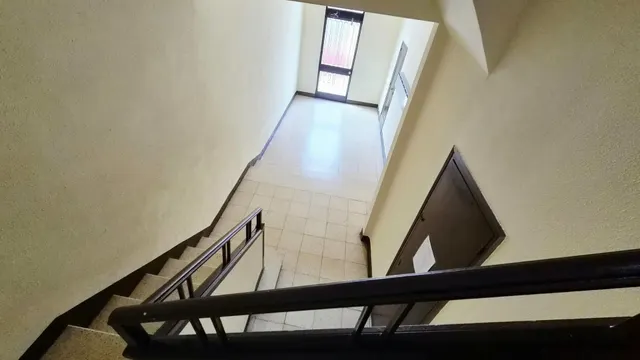 Piso reformado de tres habitaciones — 28