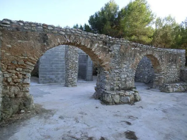 Finca de aprox 67 hectàreas. Con dos casas principales para reformar — 34