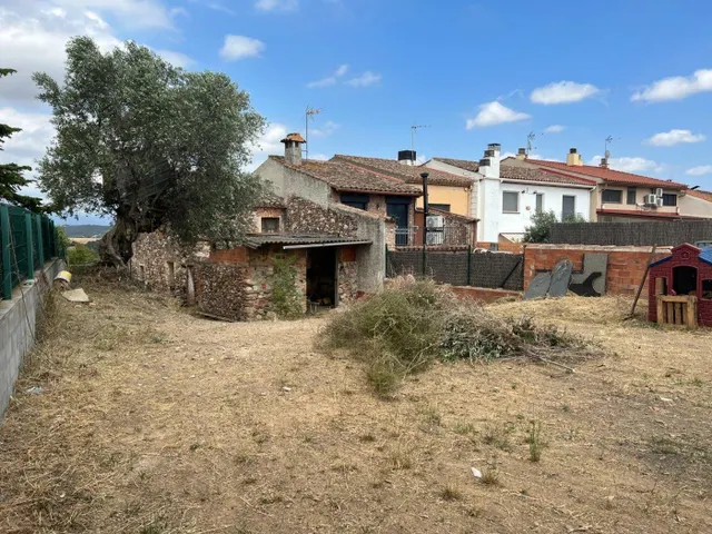 SOLAR EN VENTA CON CASAL DE PIEDRA EN LA SERRA BARONA — 2