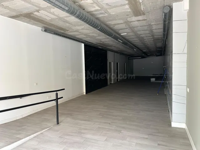Amplio Local Comercial en Alquiler - Barrio Albayda - Granad - foto 3