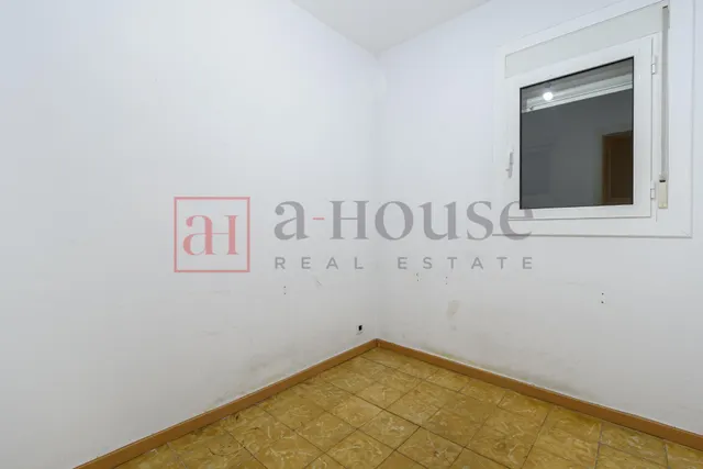 PISO ALTO Y LUMINOSO PARA REFORMAR CON DOBLE ORIENTACIÓN EN LA NOVA ESQUERRA DE L'EIXAMPLE — 27