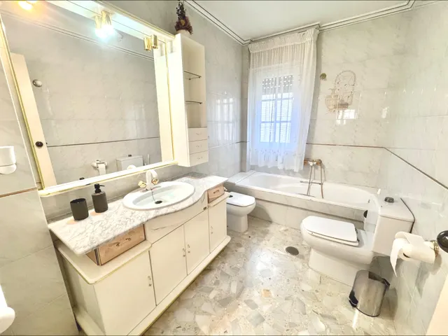 INCREIBLE CHALET PARA VIVIR EN REDOVAN CON GARAJE PARA 4 COCHES,  5 DORMITORIOS.... PARCELA ALREDEDOR DE LA CASA. POR TAN SOLO 250.000€ ¡¡VISITELA!! — 29